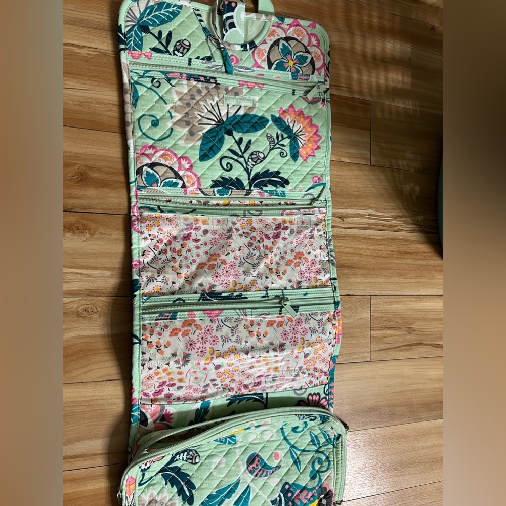 Hanging travel bag
